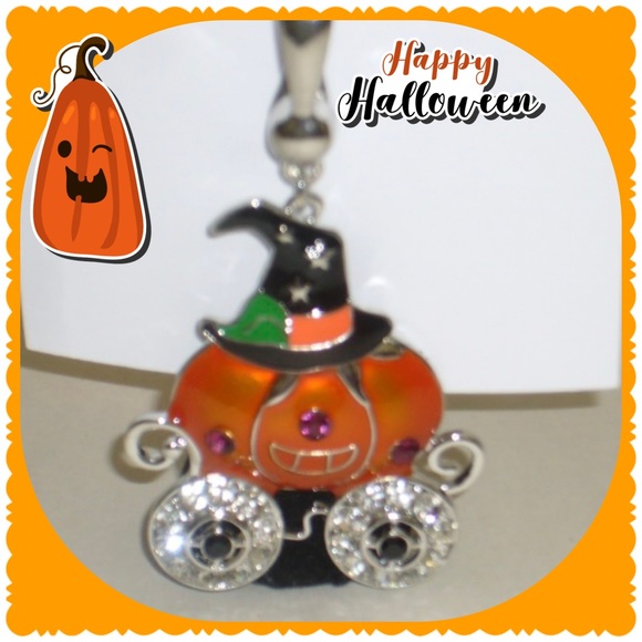 Jewelry - 🔥Flash Sale: Wearable Art Silvertone Pumpkin Enhancer